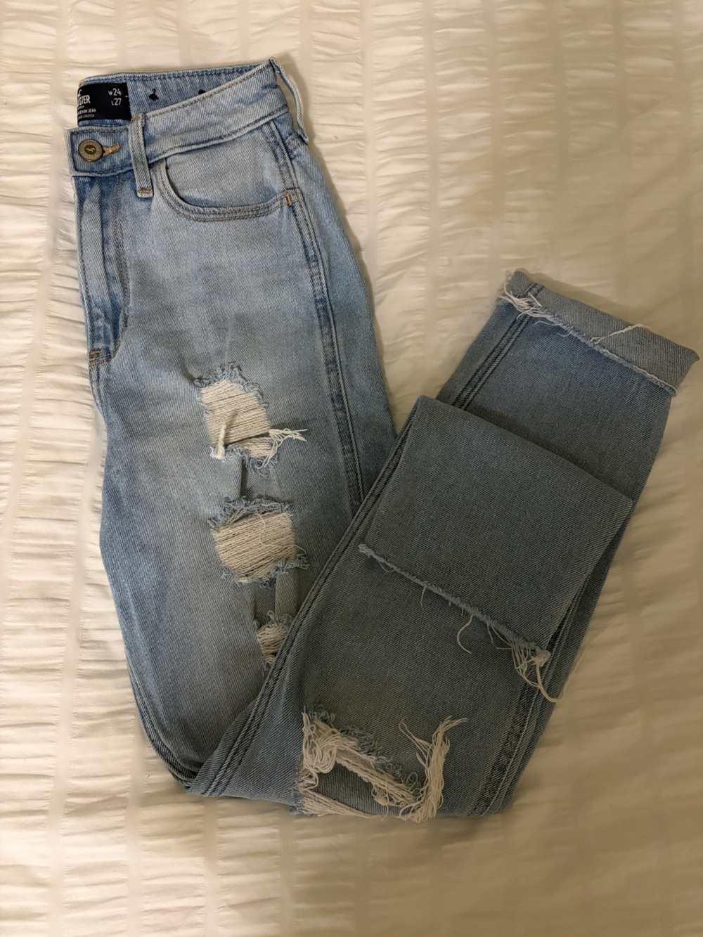 Hollister Ultra High-Rise Mom Jeans Distressed Light Wash W24 L27 size 0